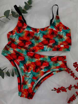 Tento krásný červený úplet s květy bude brzy vyprodán! Objednejte si včas svůj oblíbený set bavlněného spodního prádla,...